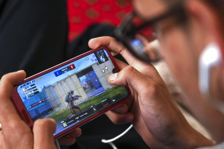 Exploring the Value of In-Game Rewards in Avia Games Experience